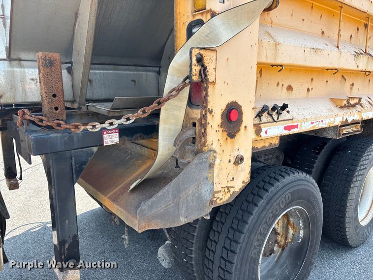 image for item FG0568 2010 International 7500 SFA dump truck