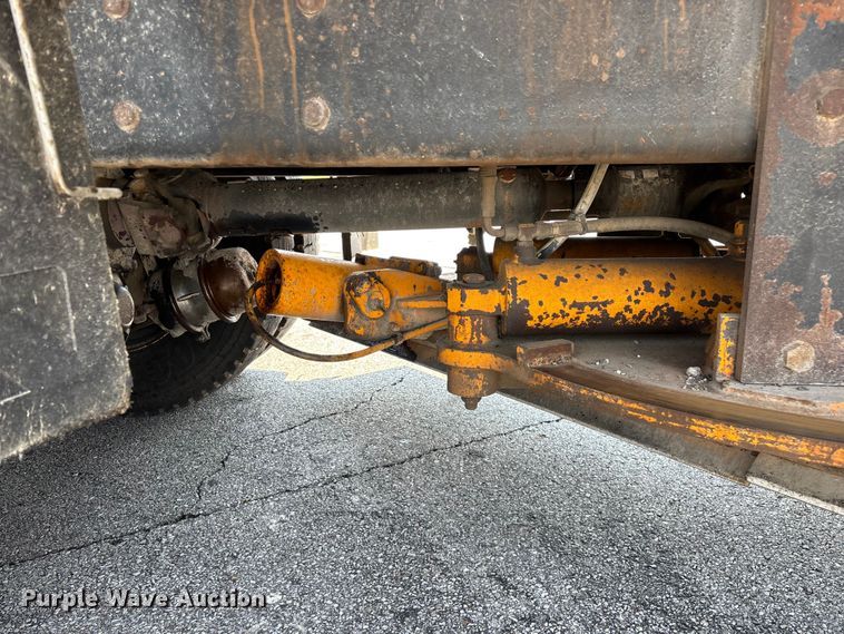 image for item FG0568 2010 International 7500 SFA dump truck