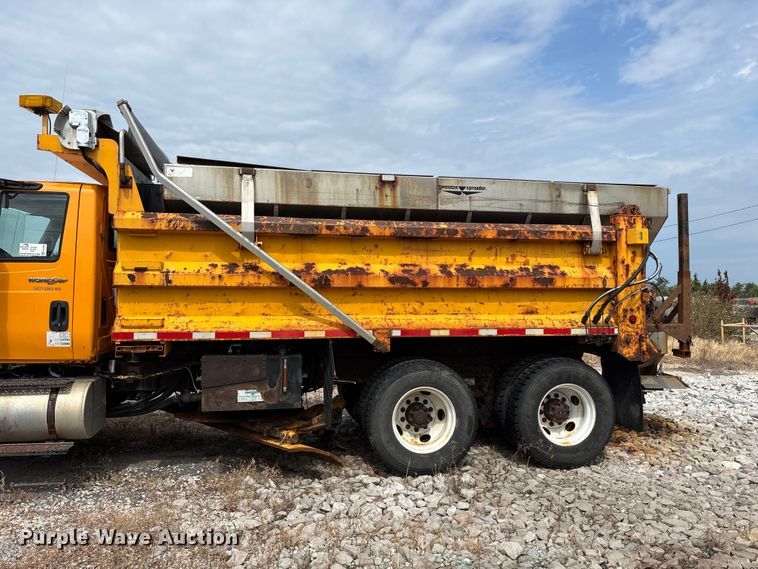 image for item FG0569 2008 International 7500 SFA dump truck