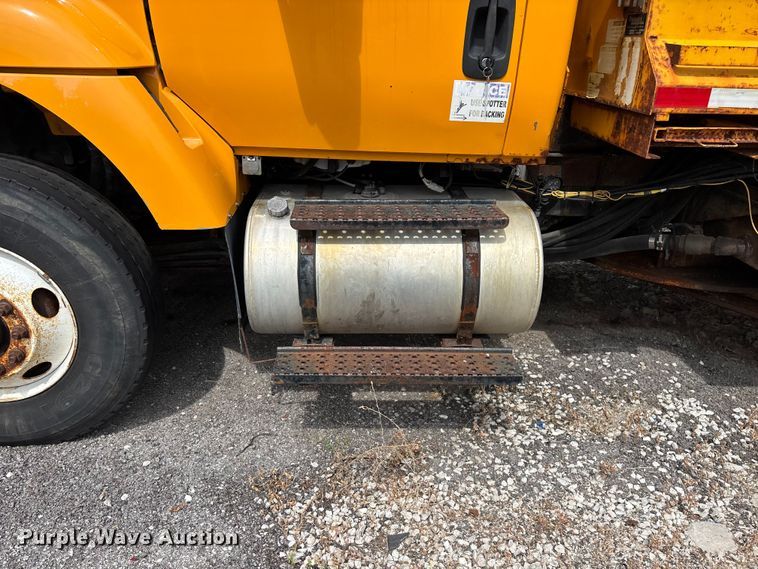 image for item FG0569 2008 International 7500 SFA dump truck
