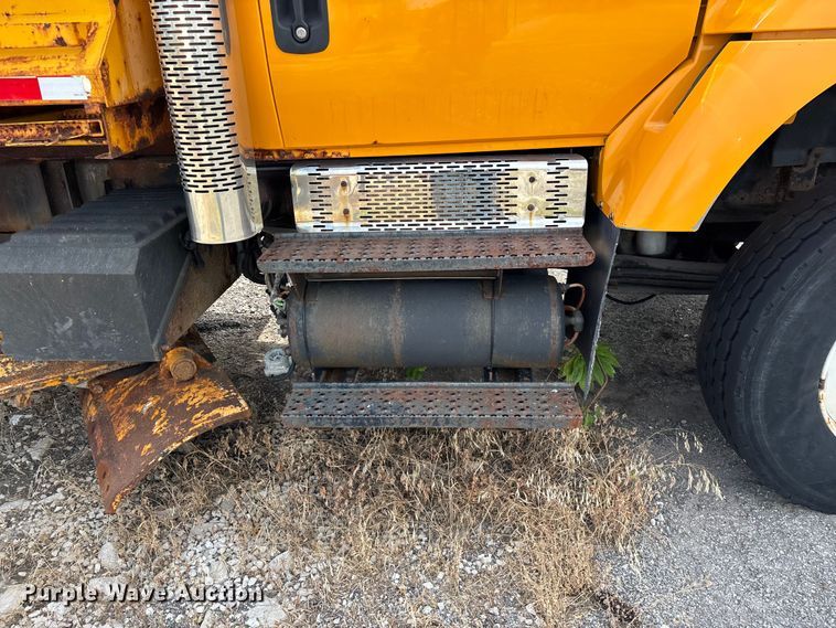 image for item FG0569 2008 International 7500 SFA dump truck