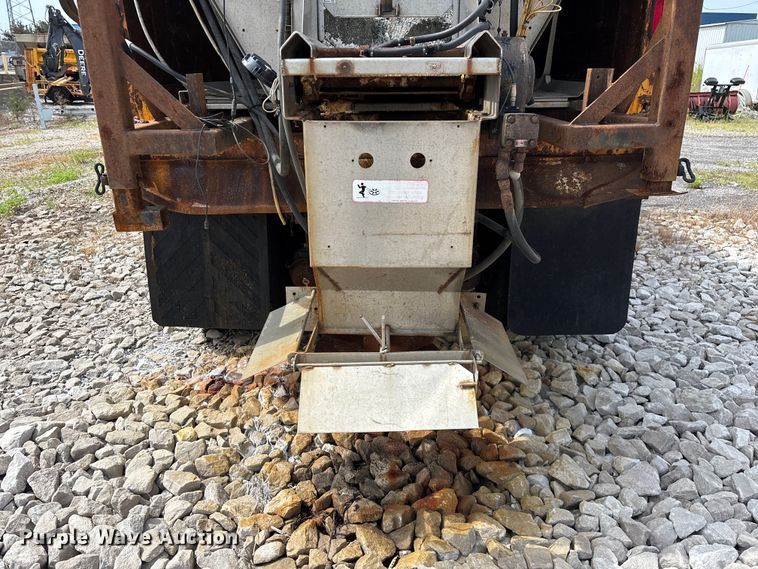 image for item FG0569 2008 International 7500 SFA dump truck