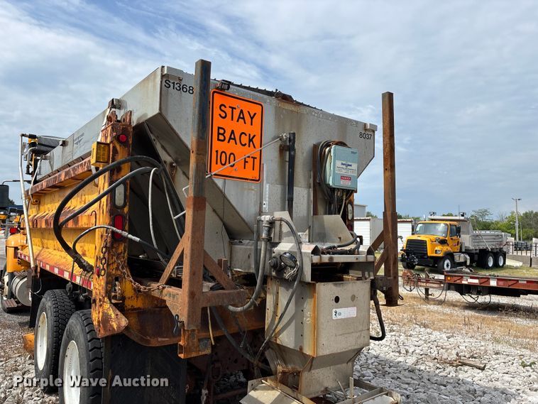image for item FG0569 2008 International 7500 SFA dump truck