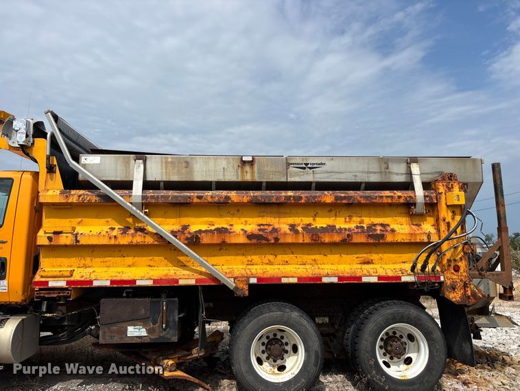 image for item FG0569 2008 International 7500 SFA dump truck