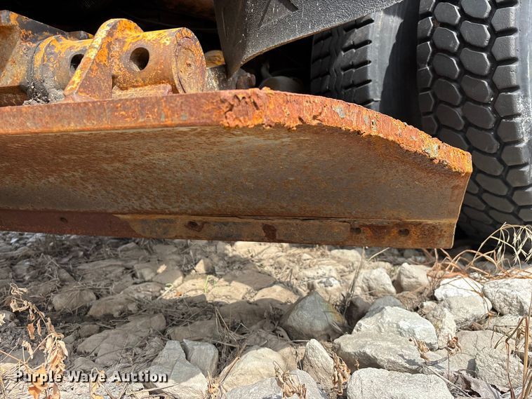 image for item FG0569 2008 International 7500 SFA dump truck