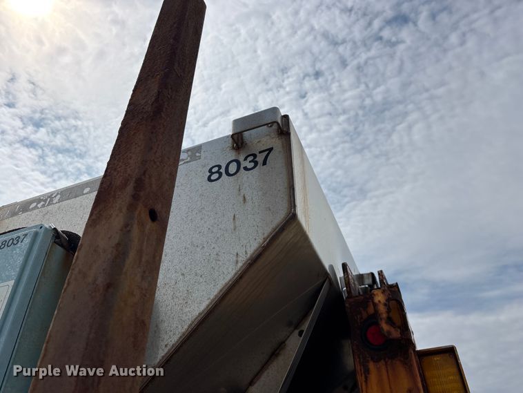 image for item FG0569 2008 International 7500 SFA dump truck