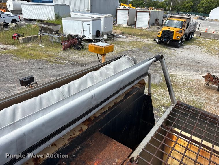 image for item FG0569 2008 International 7500 SFA dump truck