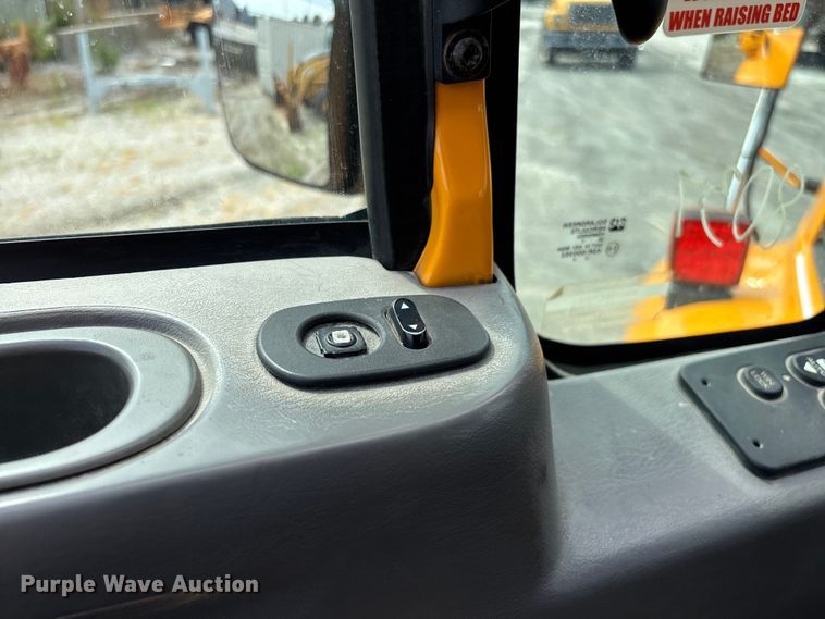 image for item FG0569 2008 International 7500 SFA dump truck
