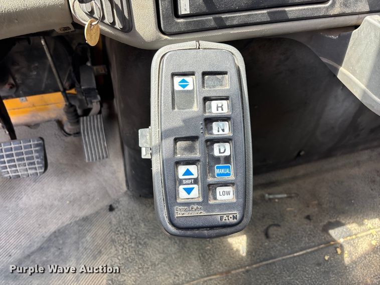 image for item FG0569 2008 International 7500 SFA dump truck