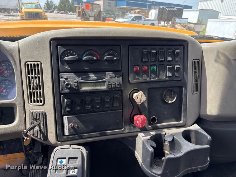 image for item FG0569 2008 International 7500 SFA dump truck