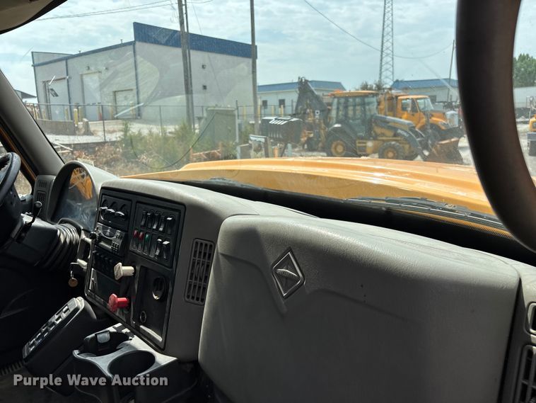 image for item FG0569 2008 International 7500 SFA dump truck