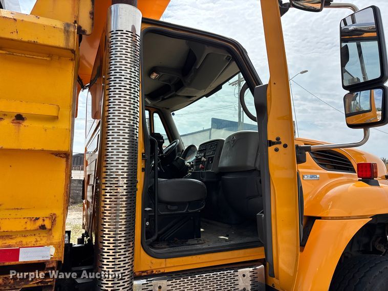 image for item FG0569 2008 International 7500 SFA dump truck
