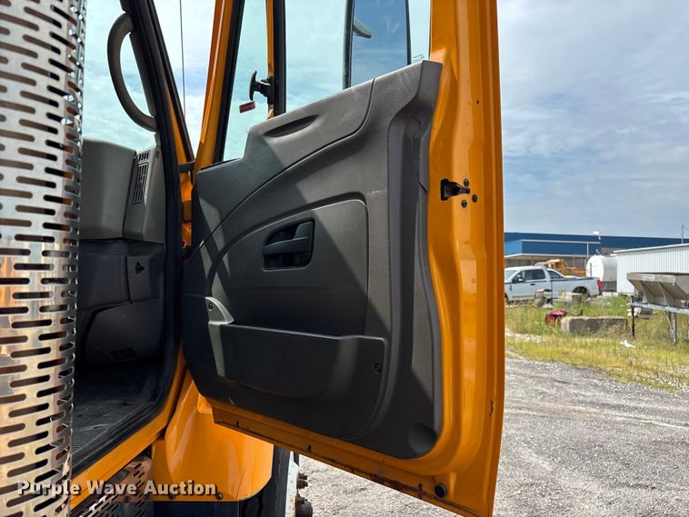 image for item FG0569 2008 International 7500 SFA dump truck