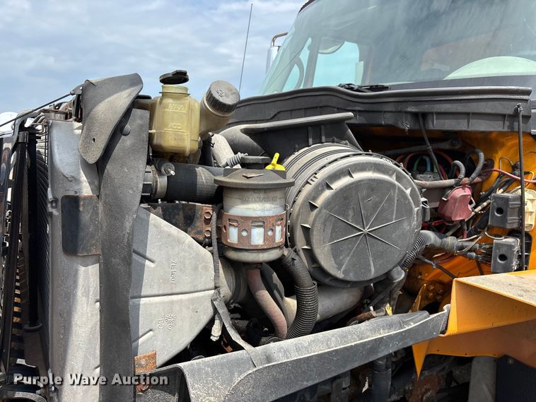image for item FG0569 2008 International 7500 SFA dump truck