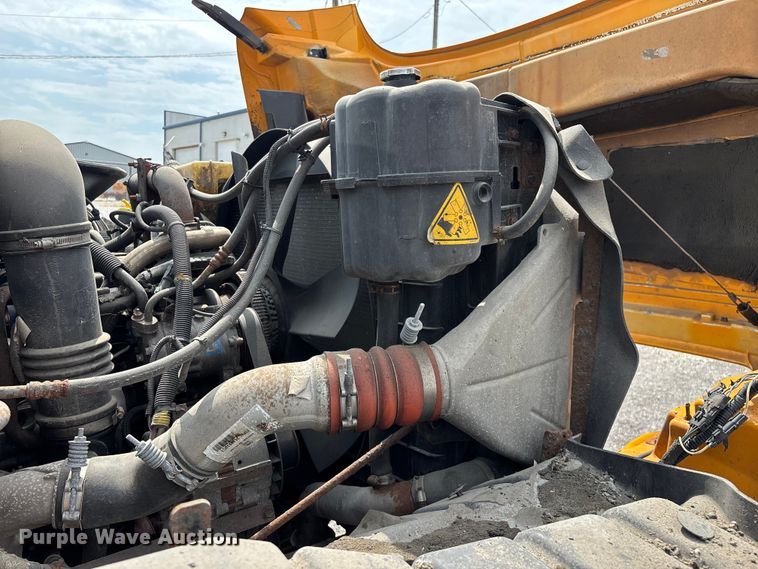 image for item FG0569 2008 International 7500 SFA dump truck
