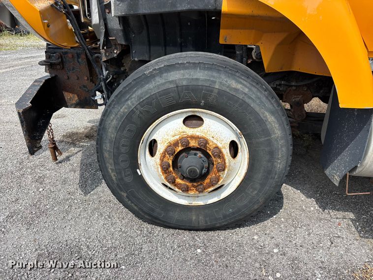 image for item FG0569 2008 International 7500 SFA dump truck