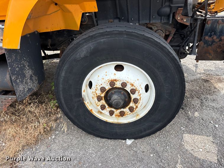 image for item FG0569 2008 International 7500 SFA dump truck