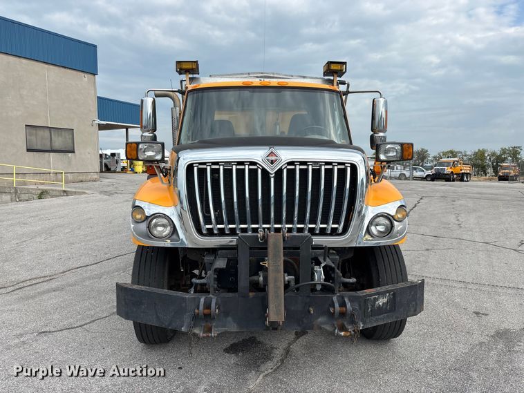 image for item FG0570 2010 International 7500 SFA dump truck