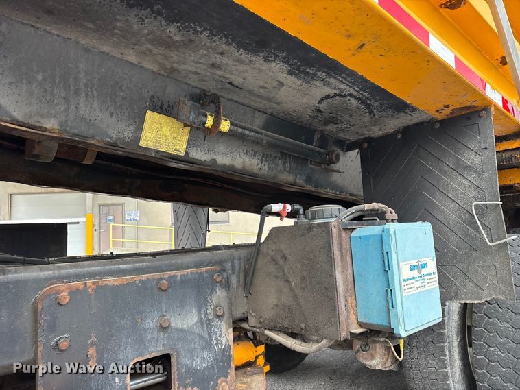 image for item FG0570 2010 International 7500 SFA dump truck