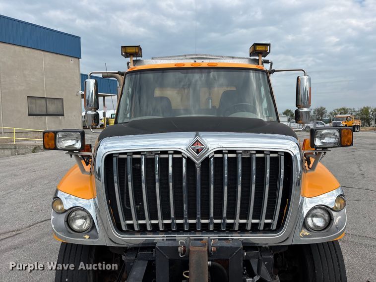image for item FG0570 2010 International 7500 SFA dump truck