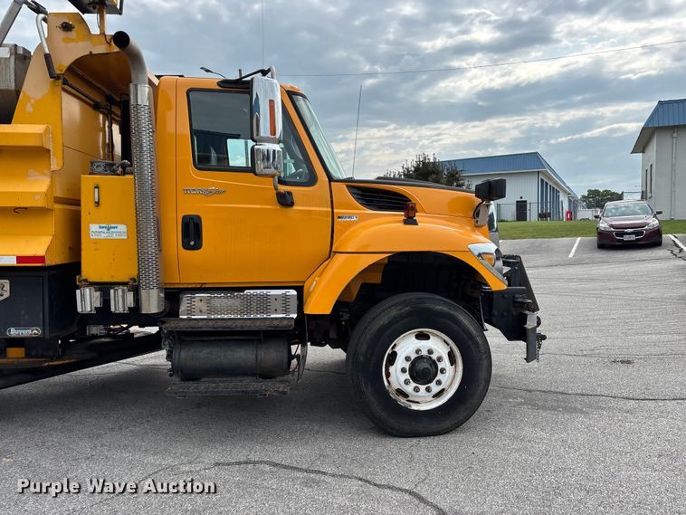 image for item FG0570 2010 International 7500 SFA dump truck
