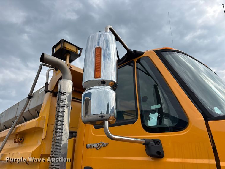 image for item FG0570 2010 International 7500 SFA dump truck