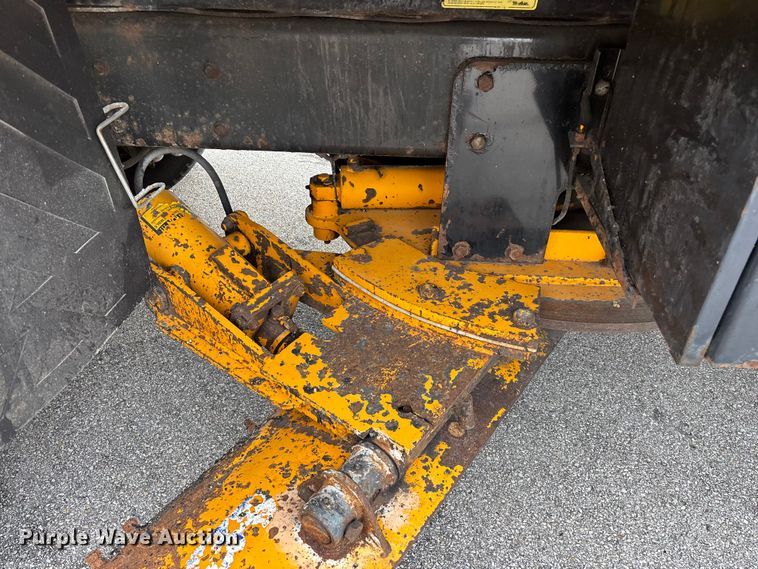 image for item FG0570 2010 International 7500 SFA dump truck