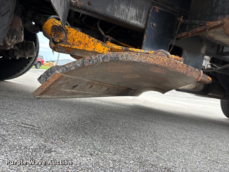 image for item FG0570 2010 International 7500 SFA dump truck
