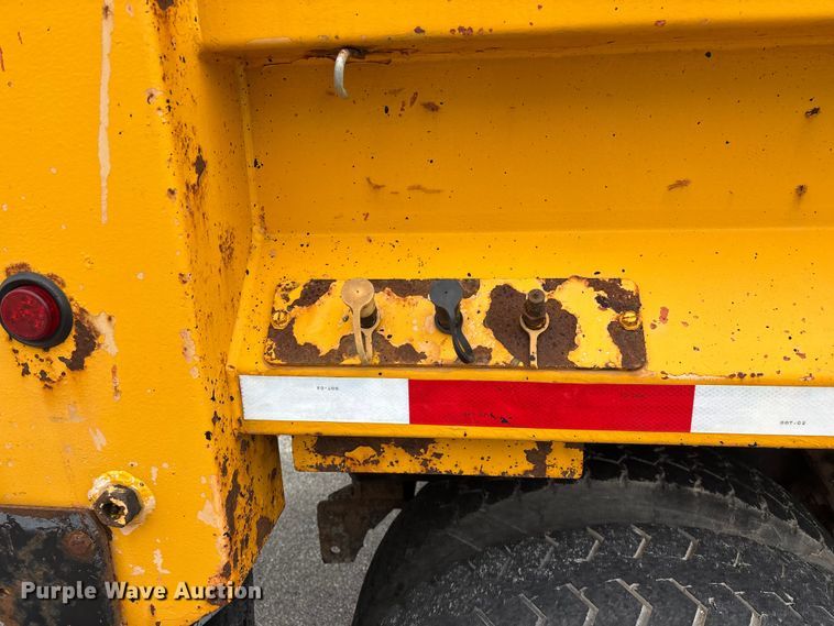 image for item FG0570 2010 International 7500 SFA dump truck