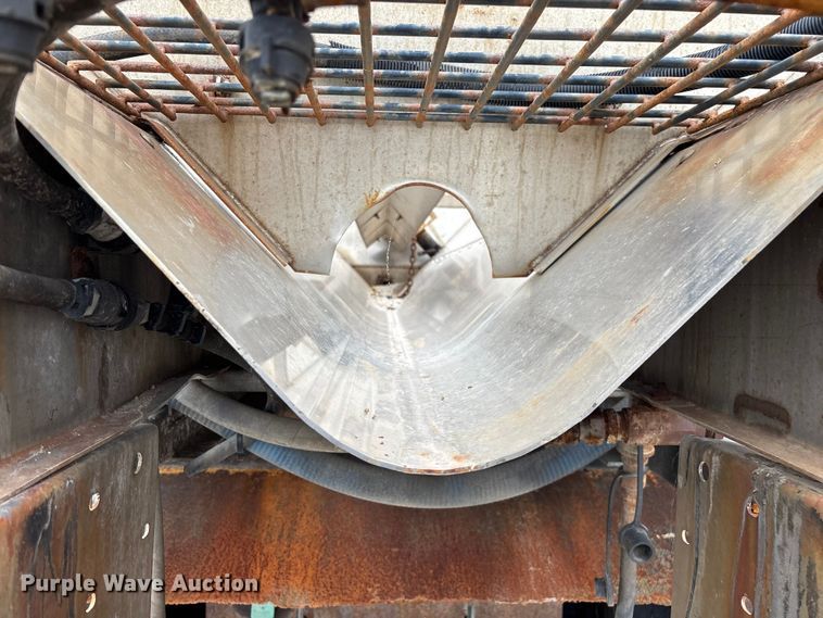 image for item FG0570 2010 International 7500 SFA dump truck