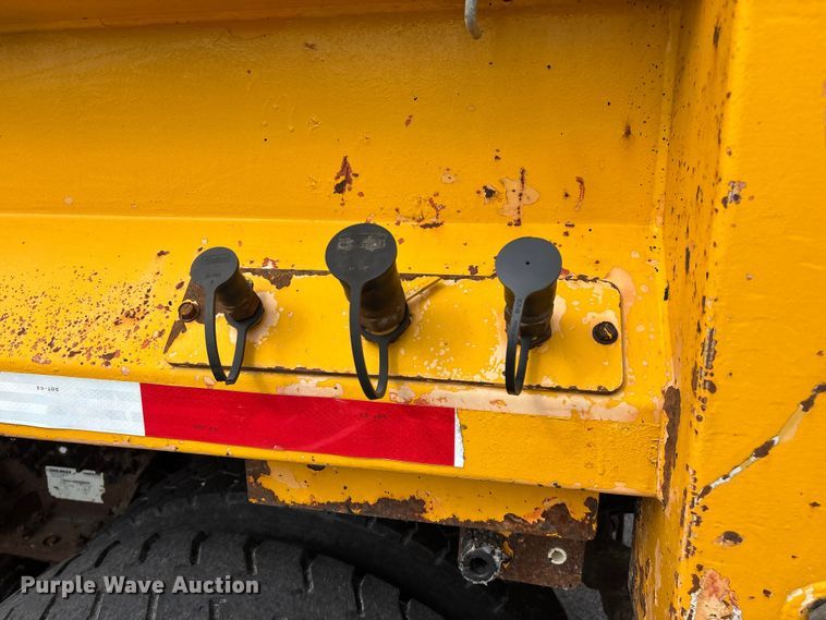 image for item FG0570 2010 International 7500 SFA dump truck