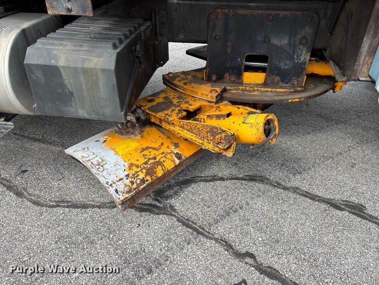 image for item FG0570 2010 International 7500 SFA dump truck