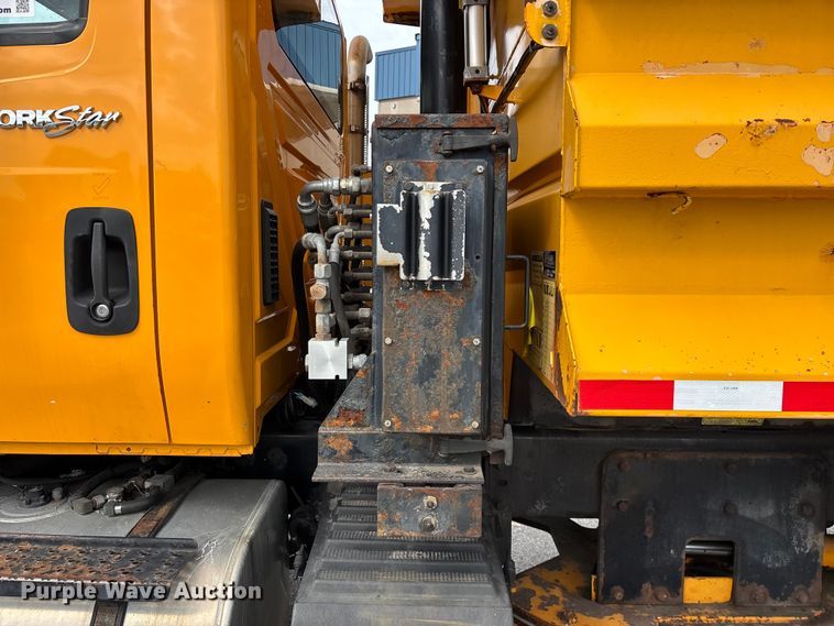 image for item FG0570 2010 International 7500 SFA dump truck