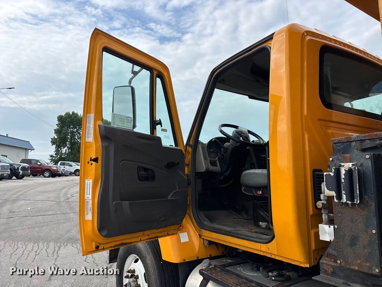 image for item FG0570 2010 International 7500 SFA dump truck