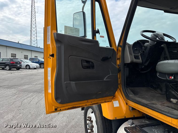 image for item FG0570 2010 International 7500 SFA dump truck