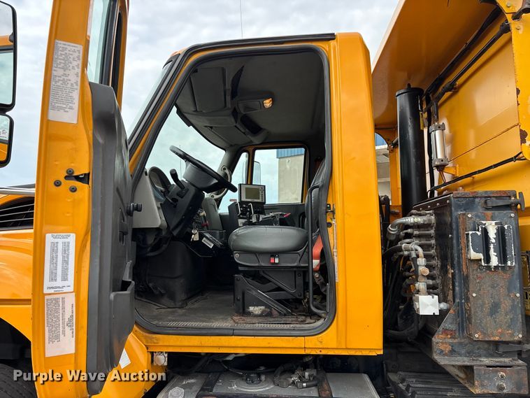 image for item FG0570 2010 International 7500 SFA dump truck