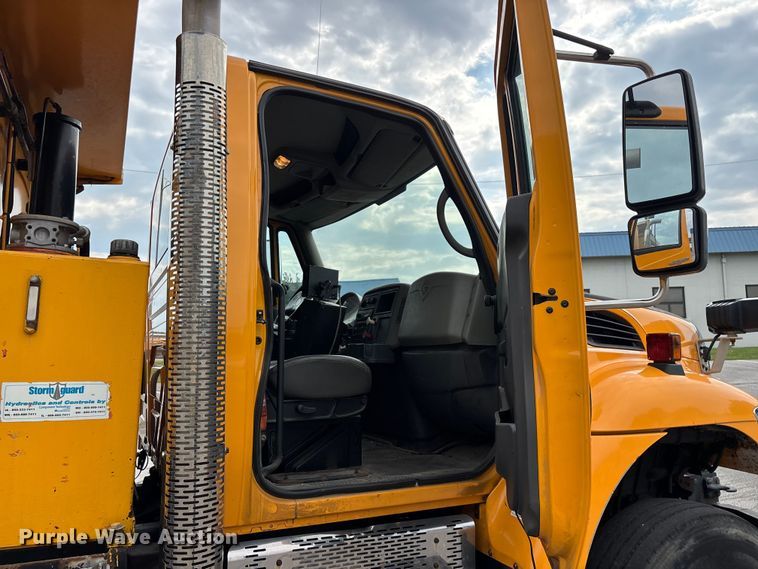 image for item FG0570 2010 International 7500 SFA dump truck