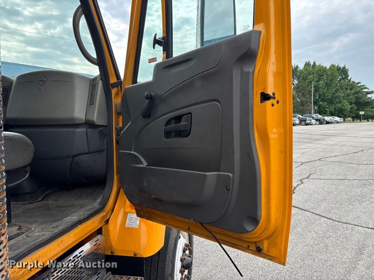 image for item FG0570 2010 International 7500 SFA dump truck