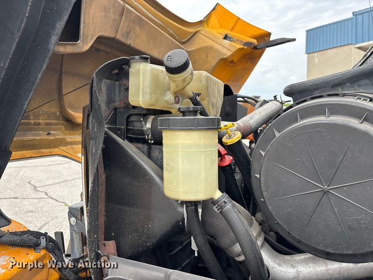 image for item FG0570 2010 International 7500 SFA dump truck