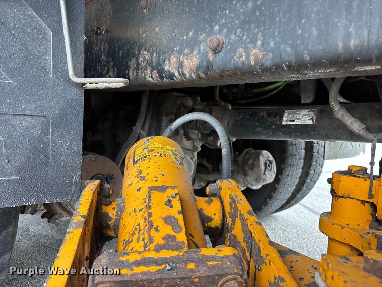image for item FG0570 2010 International 7500 SFA dump truck