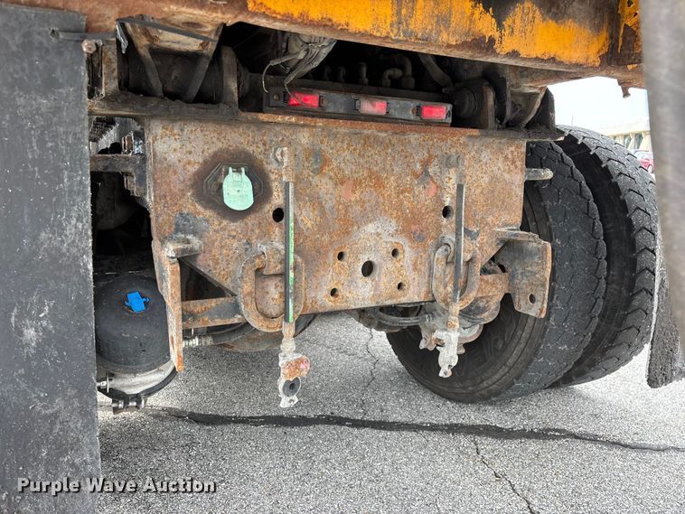 image for item FG0570 2010 International 7500 SFA dump truck