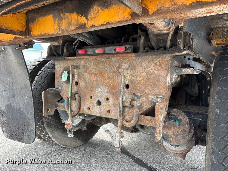 image for item FG0570 2010 International 7500 SFA dump truck