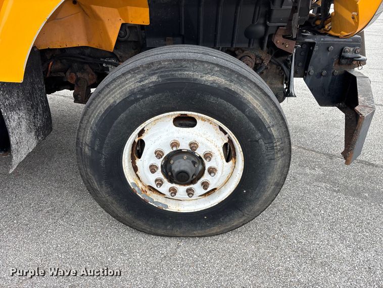 image for item FG0570 2010 International 7500 SFA dump truck