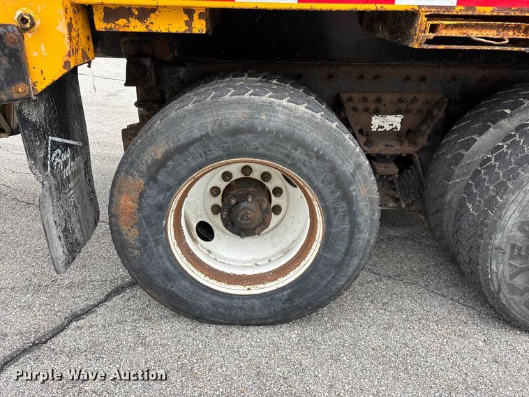 image for item FG0570 2010 International 7500 SFA dump truck