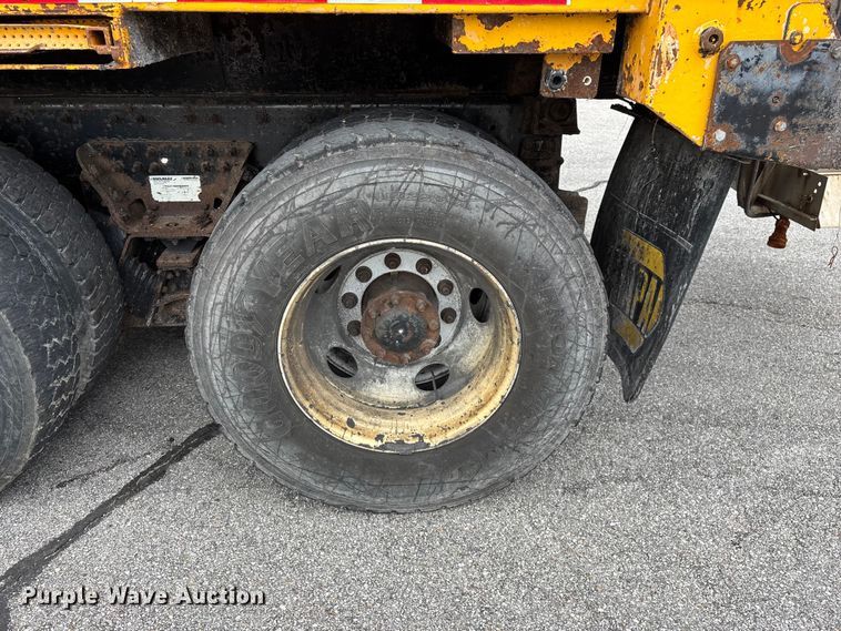 image for item FG0570 2010 International 7500 SFA dump truck