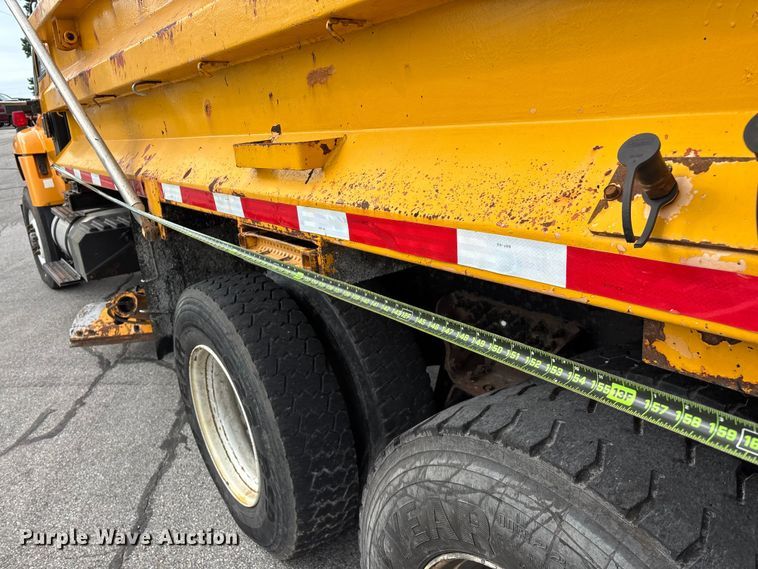 image for item FG0570 2010 International 7500 SFA dump truck