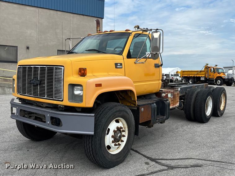 1999 Chevrolet C8500 truck cab and chassis