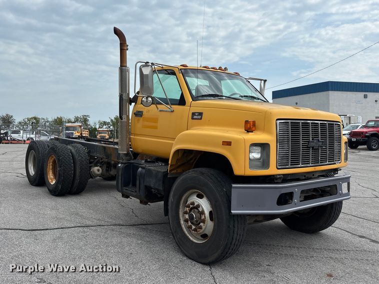 image for item FG0571 1999 Chevrolet C8500 truck cab and chassis
