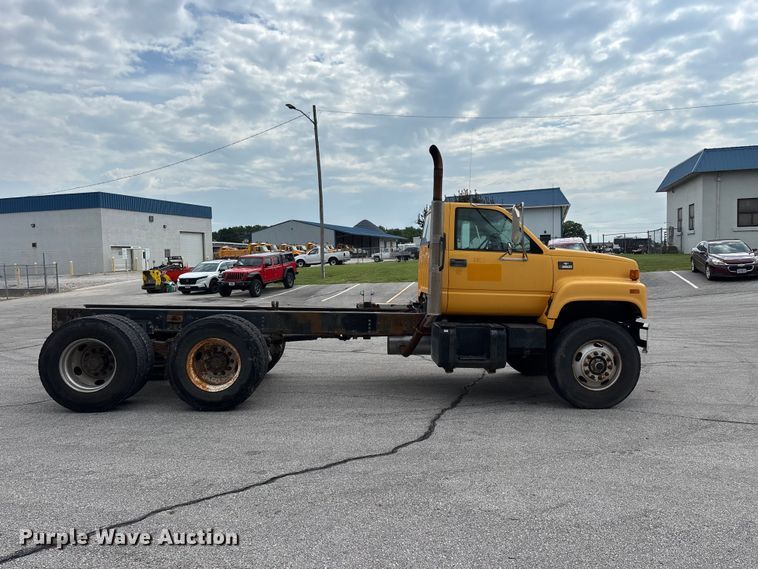 image for item FG0571 1999 Chevrolet C8500 truck cab and chassis