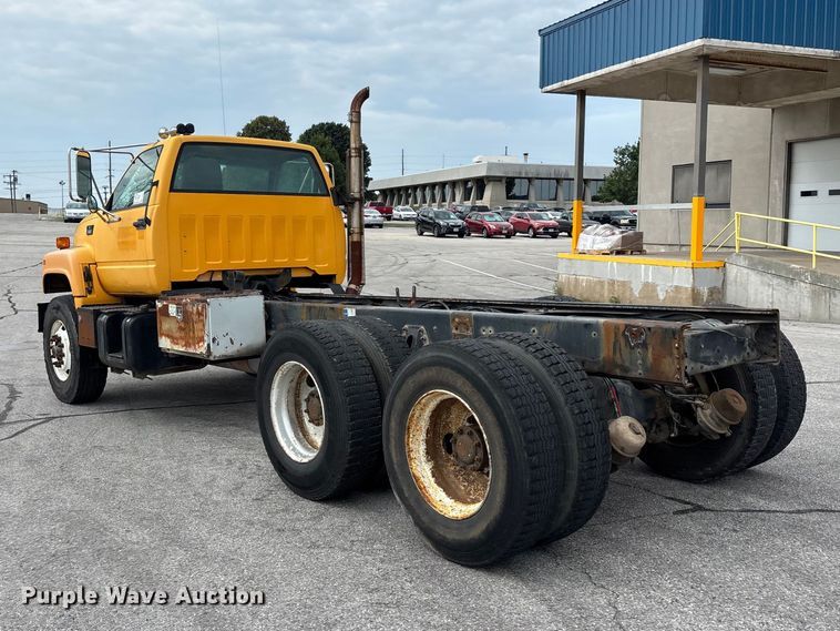image for item FG0571 1999 Chevrolet C8500 truck cab and chassis